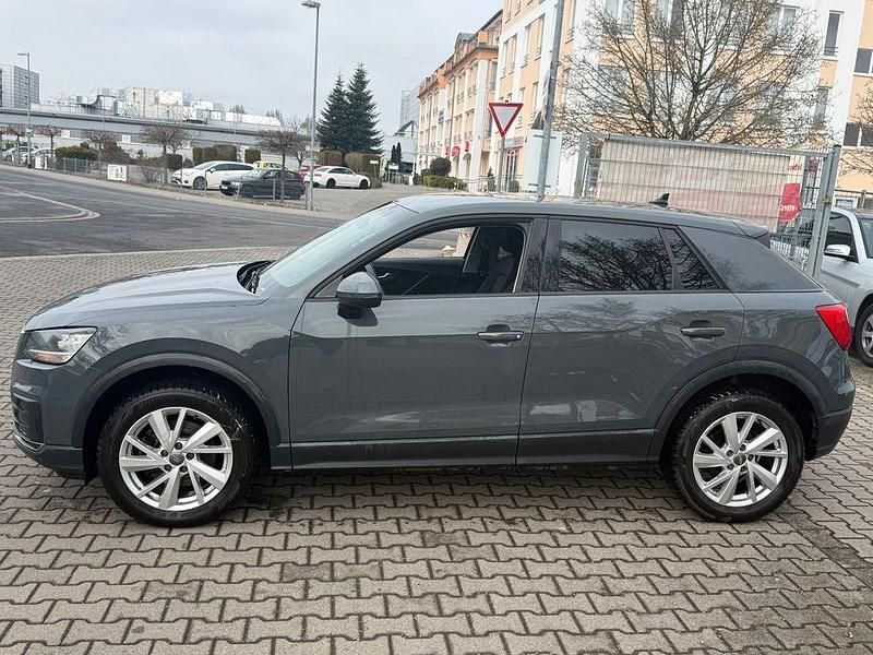 Gebraucht Audi Q2 Ambiente 116 PS (85 kW) 2018 Grau SUV