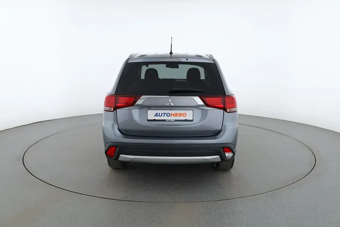 Gebraucht Mitsubishi Outlander 150 PS (110 kW) 2016 Grau SUV