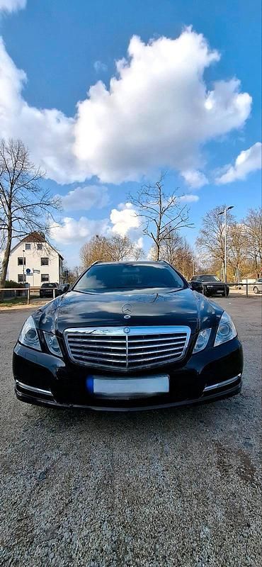 Gebraucht Mercedes E220 170 PS (125 kW) 2012 Schwarz Kombi