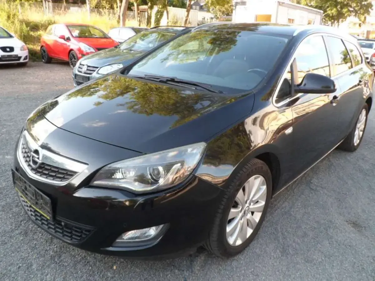 Gebraucht Opel Astra Innovation 179 PS (131 kW) 2011 Saphirschwarz mineraleffekt Kombi