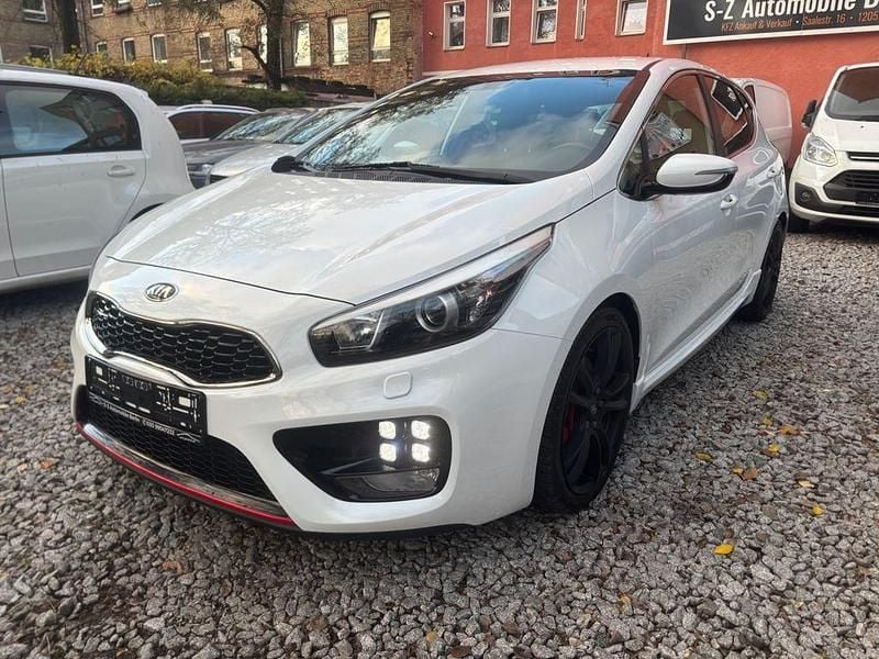 Weiß Gebraucht 2015 Kia Ceed GT Limousine | 9.999 € (Fairer Preis) - Bild 1/4