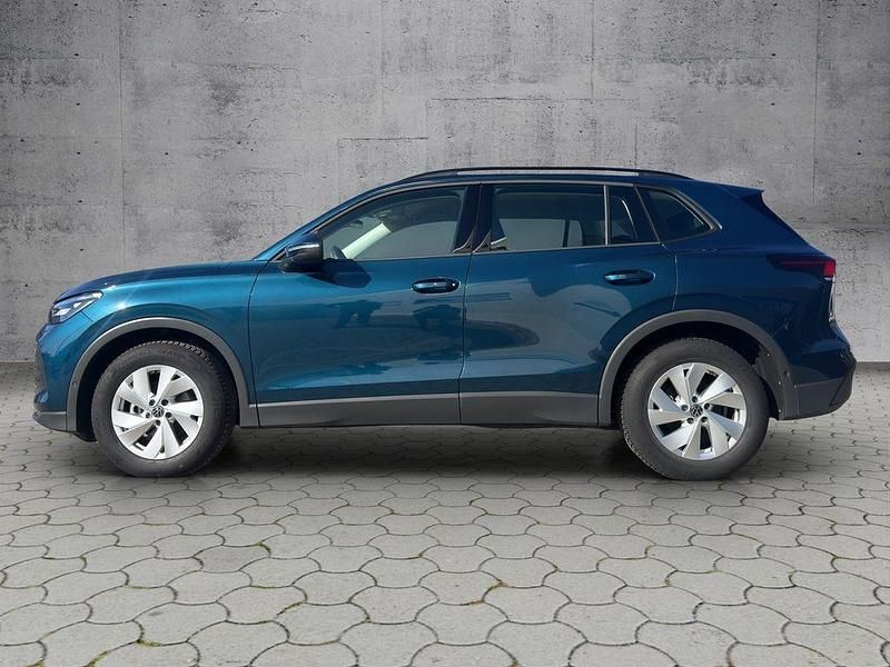Gebraucht VW Tiguan 131 PS (96 kW) 2024 Blau SUV