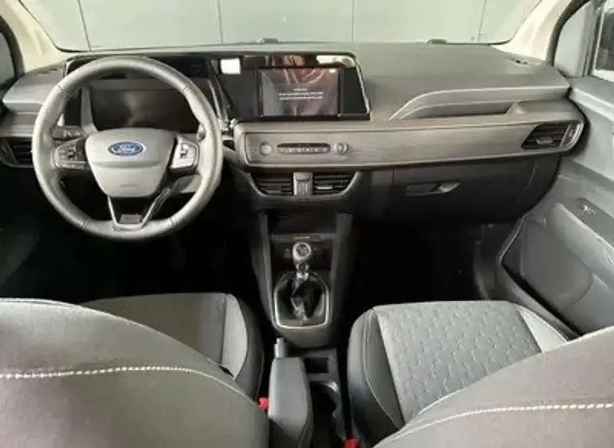 Neu Ford Tourneo Courier Titanium 125 PS (91 kW) 2026 Agate black Van / Kleinbus