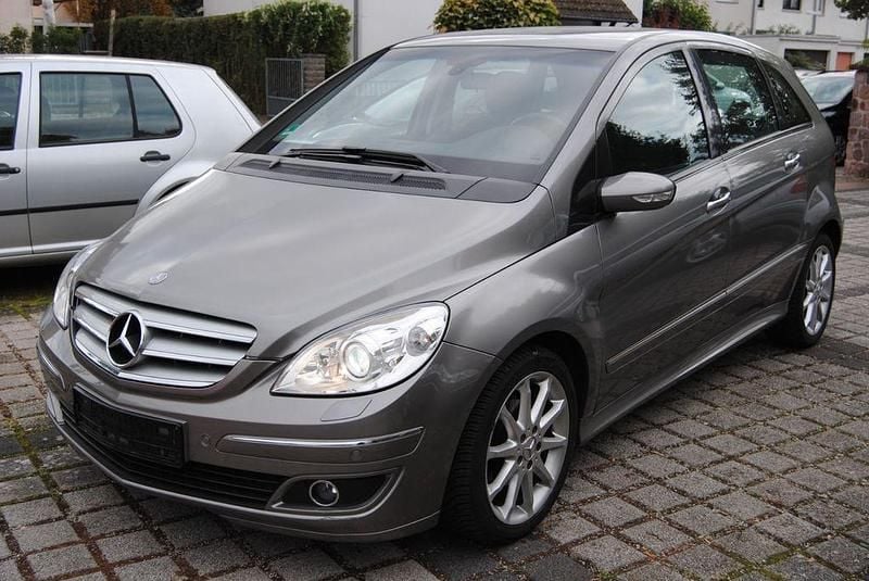 Grau Gebraucht 2006 Mercedes B150 Sport Van / Kleinbus | 6.980 € (Fairer Preis) - Bild 1/4