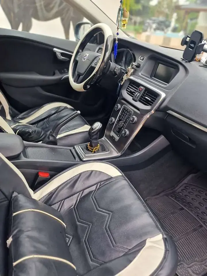 Gebraucht Volvo V40 120 PS (88 kW) 2014 Limousine