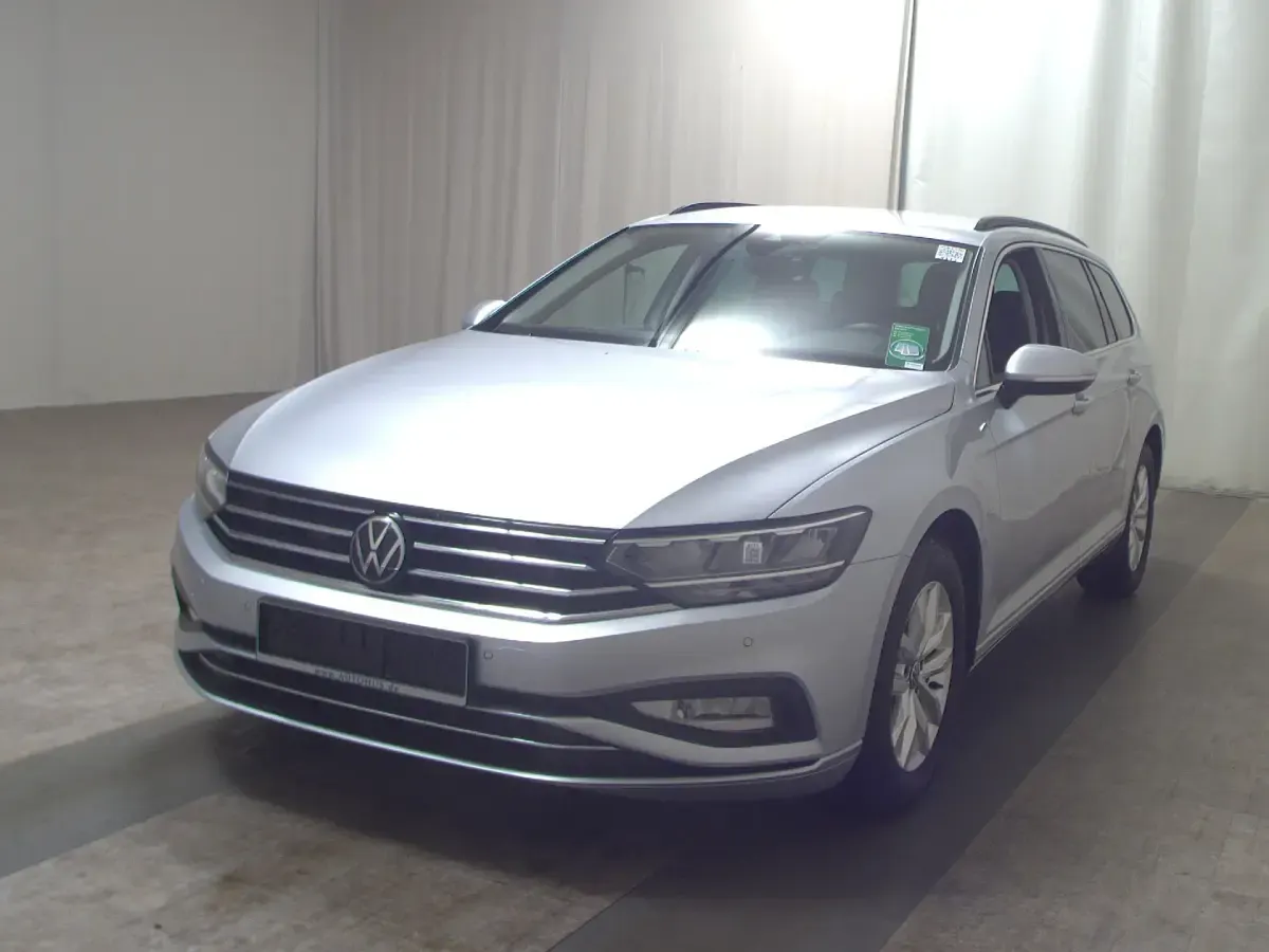 Gebraucht VW Passat Business 150 PS (110 kW) 2022 Silber Kombi