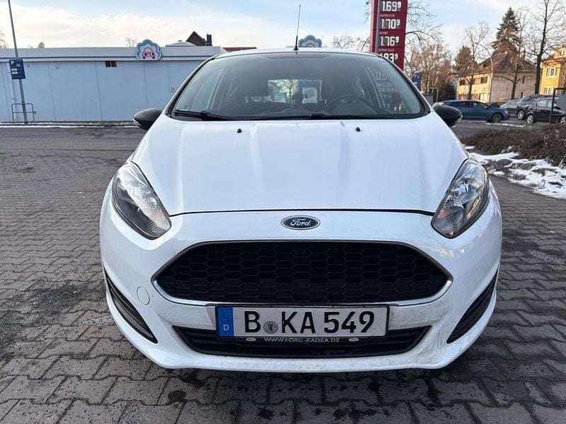 Gebraucht Ford Fiesta Trend 60 PS (44 kW) 2016 Weiß Kleinwagen
