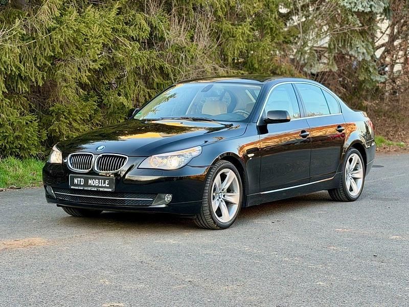 Gebraucht BMW 523 Advantage 190 PS (139 kW) 2008 Schwarz Limousine