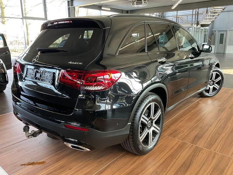 Gebraucht Mercedes GLC300e Exclusive 194 PS (142 kW) 2021 Obsidianschwarz  metalliclack SUV