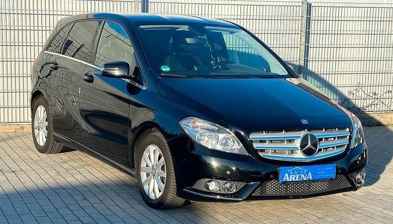 Gebraucht Mercedes B180 122 PS (89 kW) 2013 Schwarz Van / Kleinbus