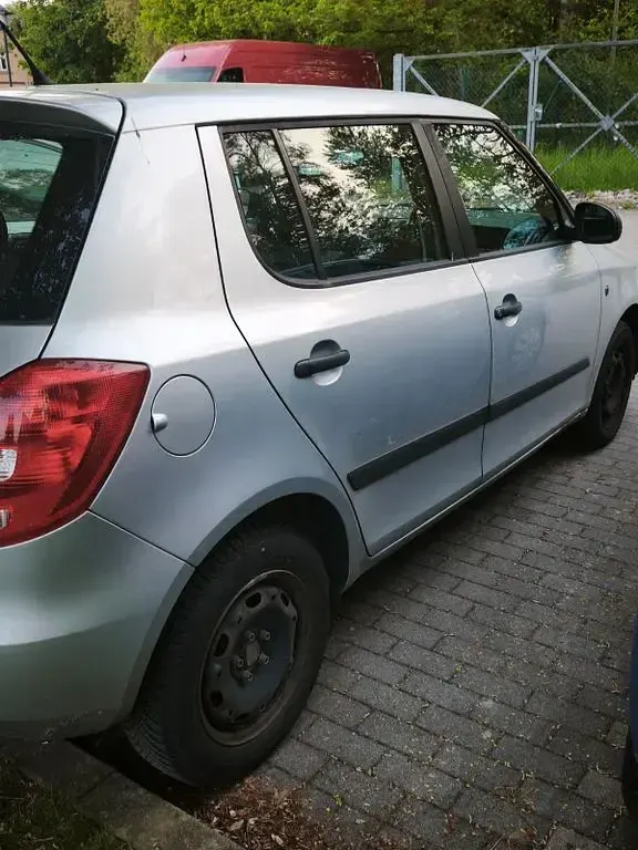 Gebraucht Skoda Fabia Ambiente 69 PS (50 kW) 2008 Silber Limousine