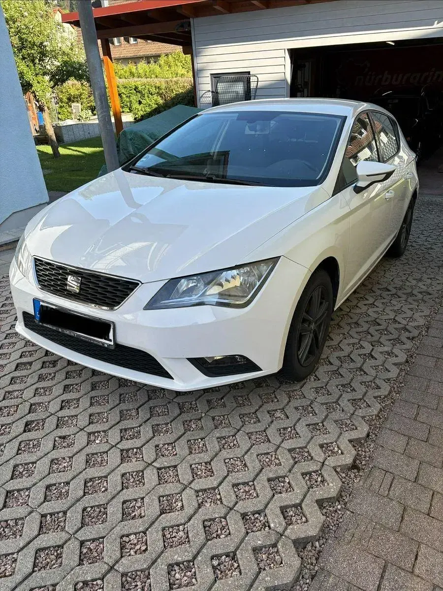 Używany Seat Leon CONNECT 110 KM (80 kW) 2016 Biały Hatchback