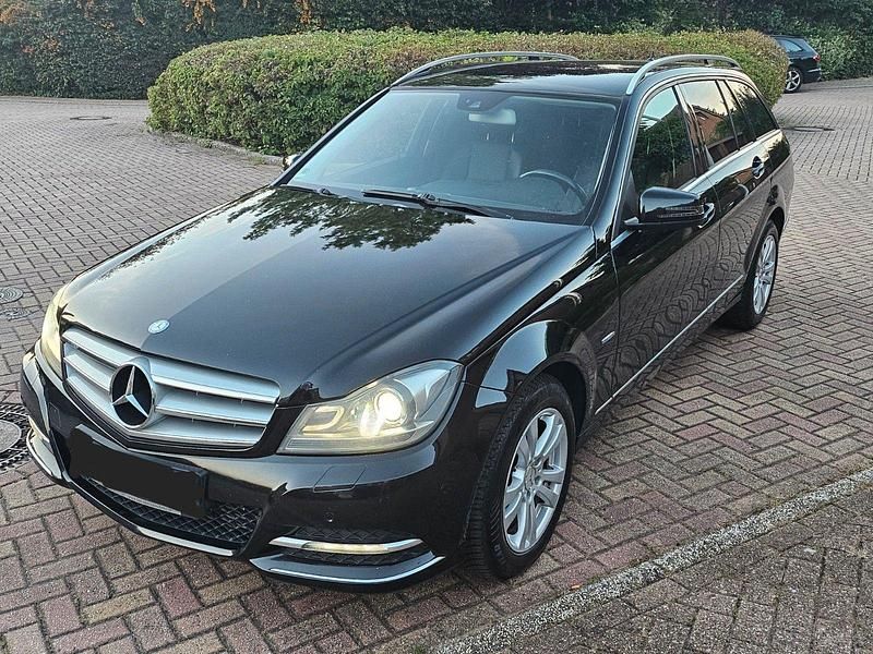 Schwarz Gebraucht 2012 Mercedes C220 Avantgarde Kombi | 10.000 € (Guter Preis) - Bild 1/4