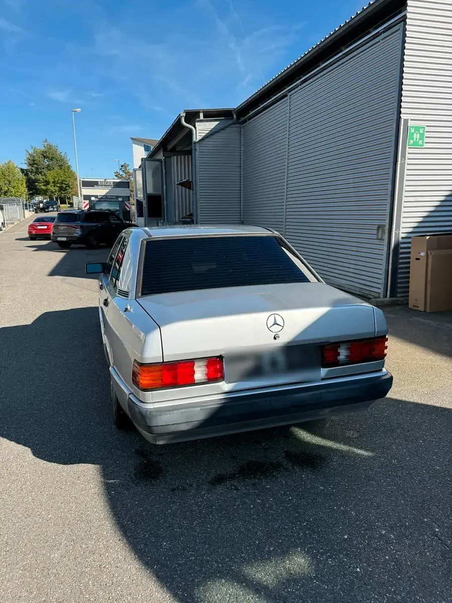 Gebraucht Mercedes 190 109 PS (80 kW) 1993 Silber Limousine