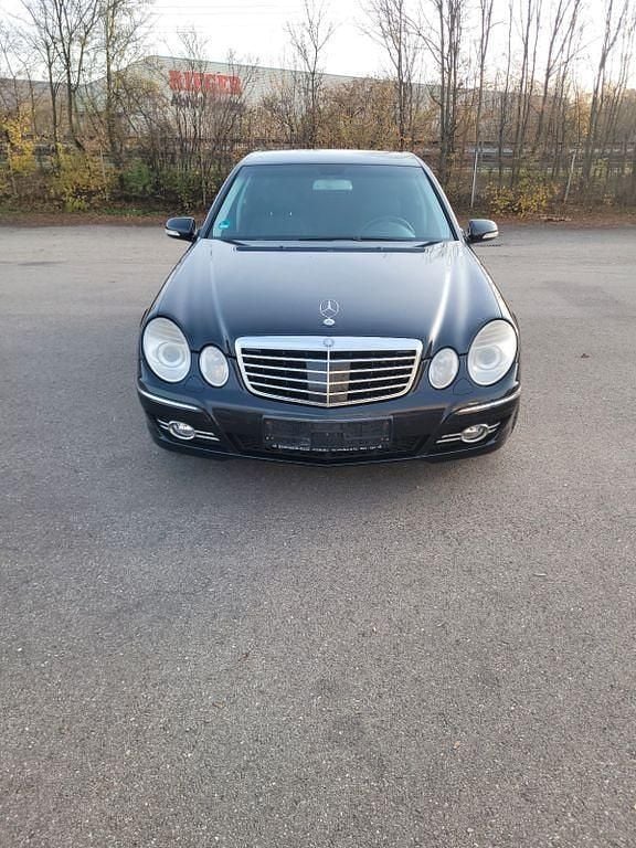 Gebraucht Mercedes E280 Avantgarde 190 PS (139 kW) 2009 Schwarz Limousine