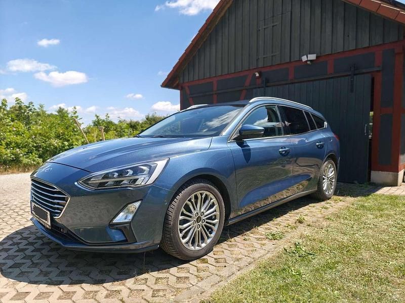 Blau Gebraucht 2019 Ford Focus Active Kombi | 10.950 € (Superpreis) - Bild 1/4