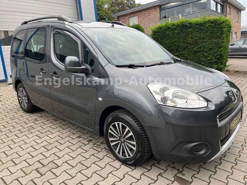 Grau Gebraucht 2015 Peugeot Partner Van / Kleinbus | 8.990 € (Teuer) - Bild 1/4
