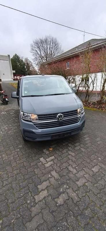 Gebraucht VW Multivan Trendline 150 PS (110 kW) 2021 Grau Van