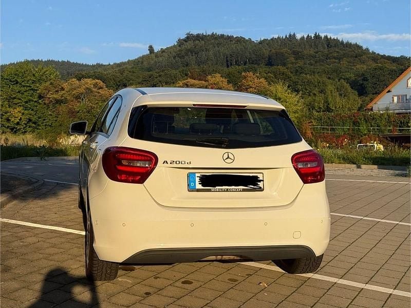 Gebraucht Mercedes A200 136 PS (100 kW) 2018 Weiß Limousine