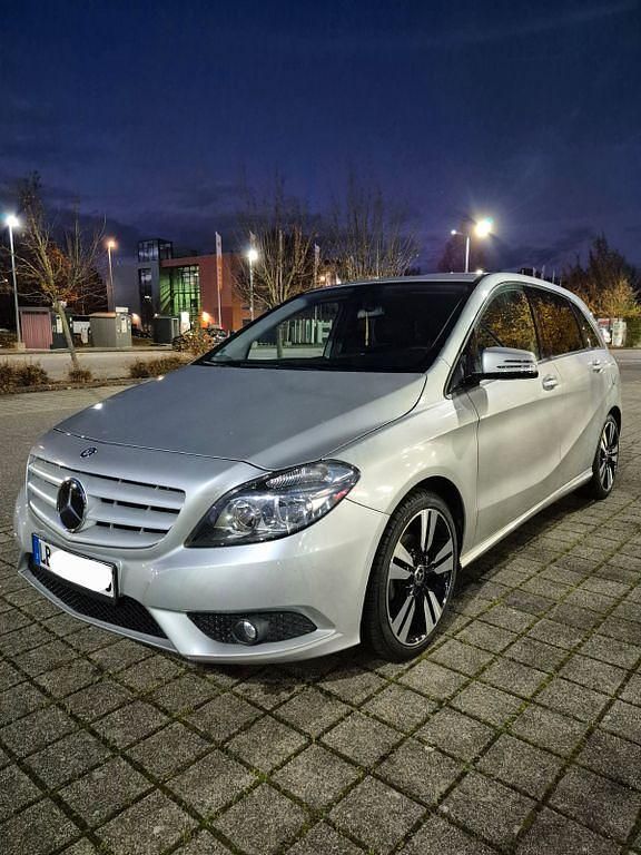 Gebraucht Mercedes B180 109 PS (80 kW) 2012 Silber Van / Kleinbus