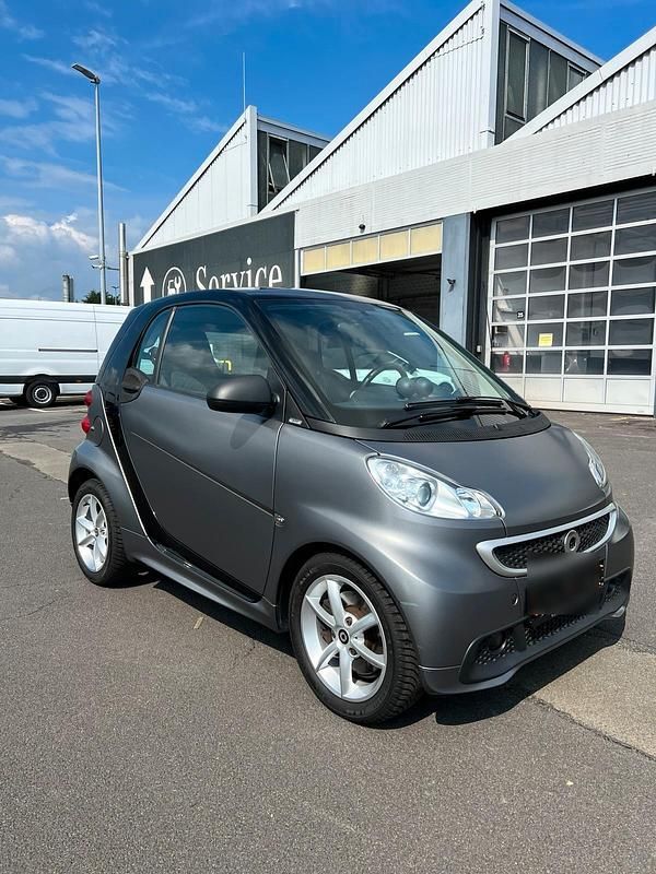 Grau Gebraucht 2013 Smart ForTwo Coupé Kleinwagen | 7.300 € (Etwas zu teuer) - Bild 1/4