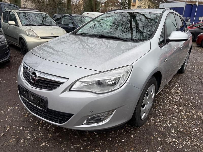 Gebraucht Opel Astra Design Edition 116 PS (85 kW) 2011 Silber Kombi