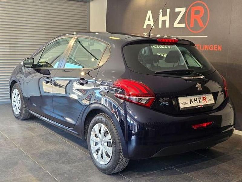Gebraucht Peugeot 208 Active 89 PS (65 kW) 2017 Schwarz Kleinwagen