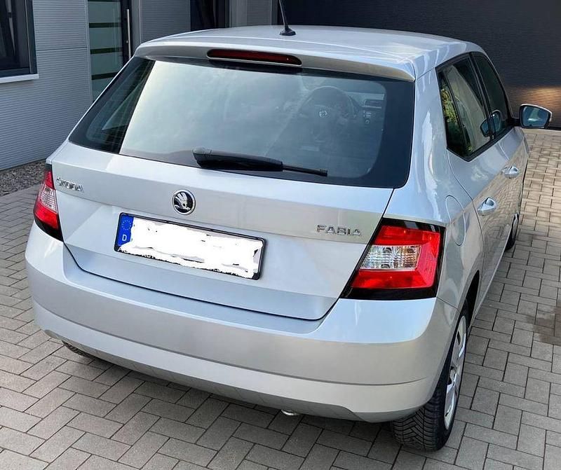 Gebraucht Skoda Fabia 60 PS (44 kW) 2017 Silber Limousine