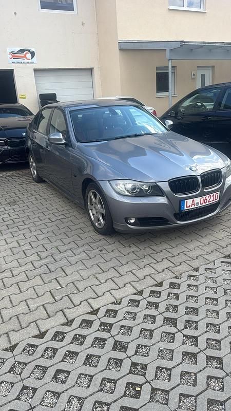 Grau Gebraucht 2009 BMW 318 Limousine | 3.800 € (Guter Preis) - Bild 1/4