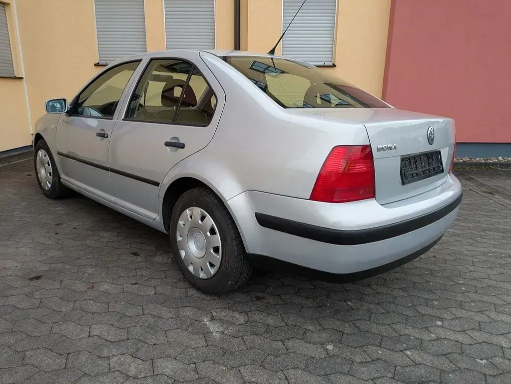Occasion VW Bora Trendline 75 ch (55 kW) 2001 Argent Berline