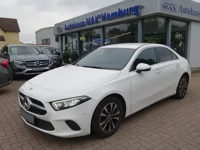 Gebraucht Mercedes A180 116 PS (85 kW) 2021 Weiß Limousine