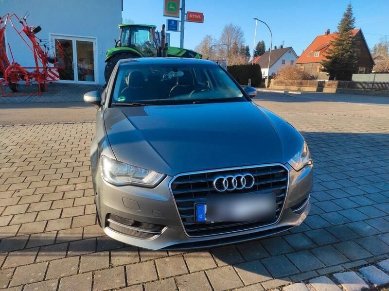 Grau Gebraucht 2014 Audi A3 Sportback Ambition Limousine | 8.900 € (Fairer Preis) - Bild 1/4