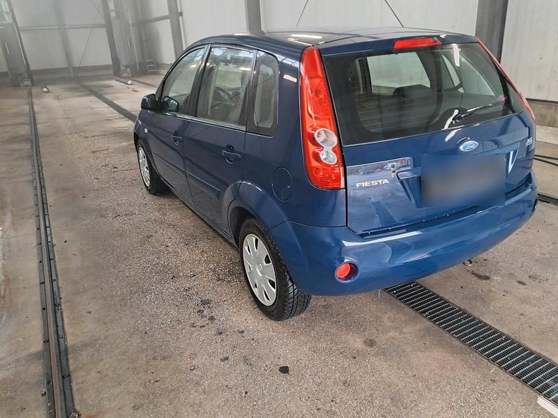 Gebraucht Ford Fiesta 69 PS (50 kW) 2008 Blau Kleinwagen