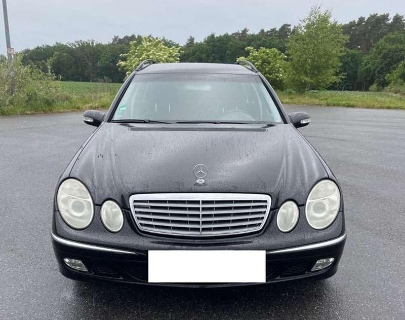 Schwarz Gebraucht 2004 Mercedes E220 Elegance Kombi | 2.222 € (Guter Preis) - Bild 1/4