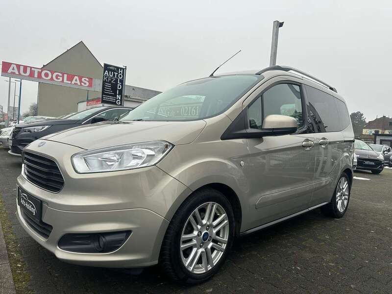 Bronze Gebraucht 2015 Ford Tourneo Courier Titanium Van / Kleinbus | 6.900 € (Etwas zu teuer) - Bild 1/4