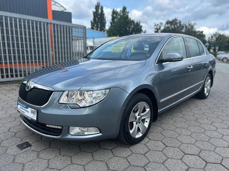 Grau Gebraucht 2009 Skoda Superb Ambition Limousine | 8.490 € (Etwas zu teuer) - Bild 1/4