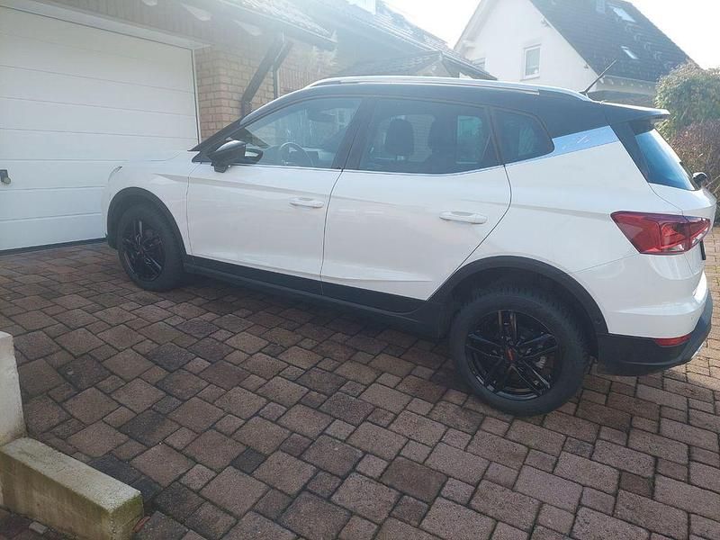 Weiß Gebraucht 2023 Seat Arona FR SUV | 22.950 € (Fairer Preis) - Bild 1/4