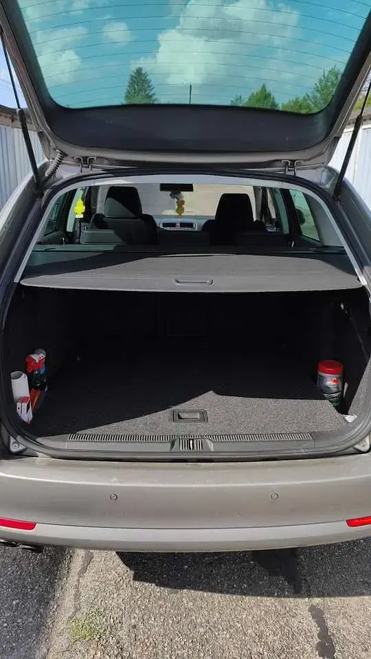 Gebraucht Skoda Octavia Ambiente 160 PS (117 kW) 2009 Beige Kombi