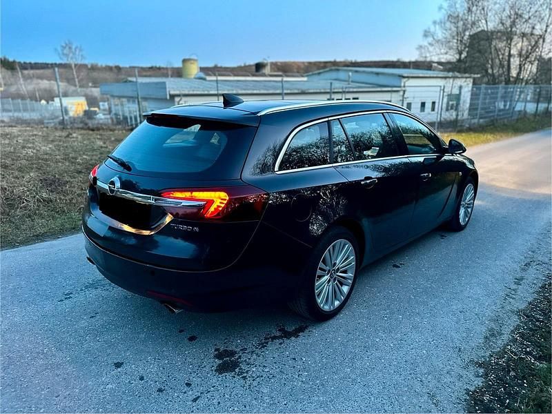 Gebraucht Opel Insignia Business Elegance 250 PS (183 kW) 2016 Schwarz Kombi