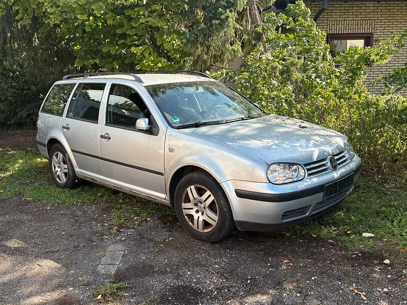 Silber Gebraucht 2004 VW Golf IV Kombi | 700 € (Superpreis) - Bild 1/4