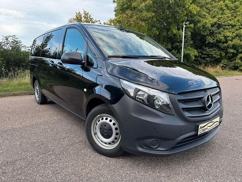 Schwarz Gebraucht 2020 Mercedes Vito Van / Kleinbus | 25.350 € (Fairer Preis) - Bild 1/4