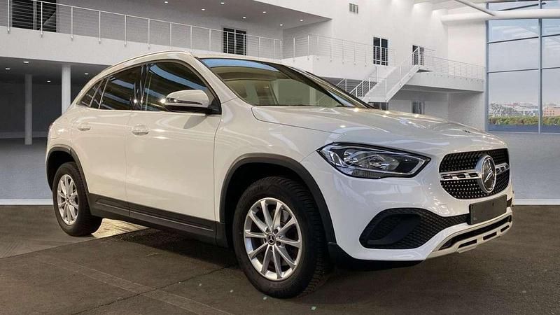 Weiß Gebraucht 2021 Mercedes GLA250 SUV | 24.980 € (Guter Preis) - Bild 1/3
