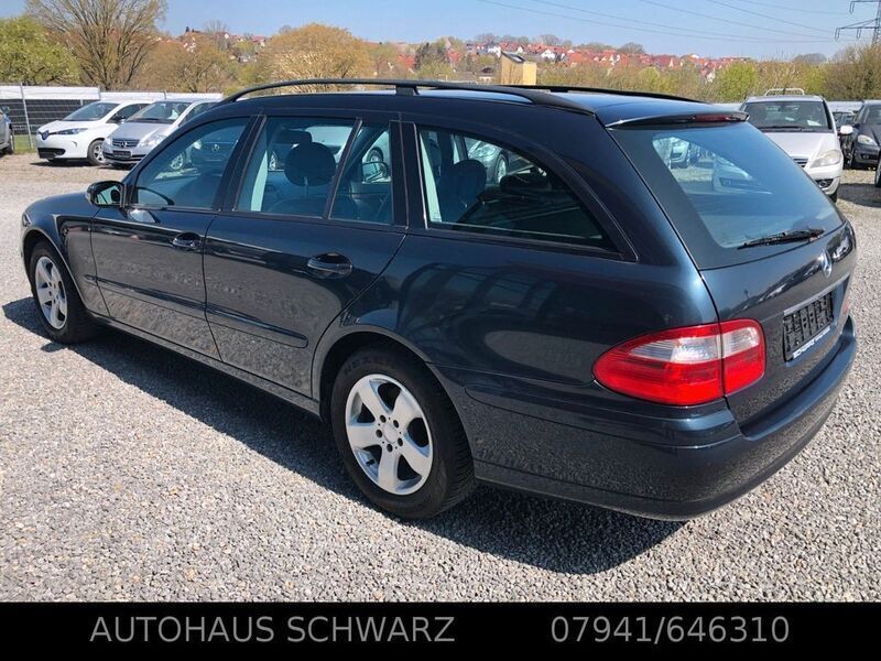 Gebraucht Mercedes E220 Classic 150 PS (110 kW) 2004 Schwarz Kombi