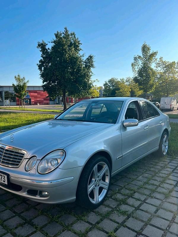 Silber Gebraucht 2006 Mercedes E280 Limousine | 5.200 € (Superpreis) - Bild 1/4