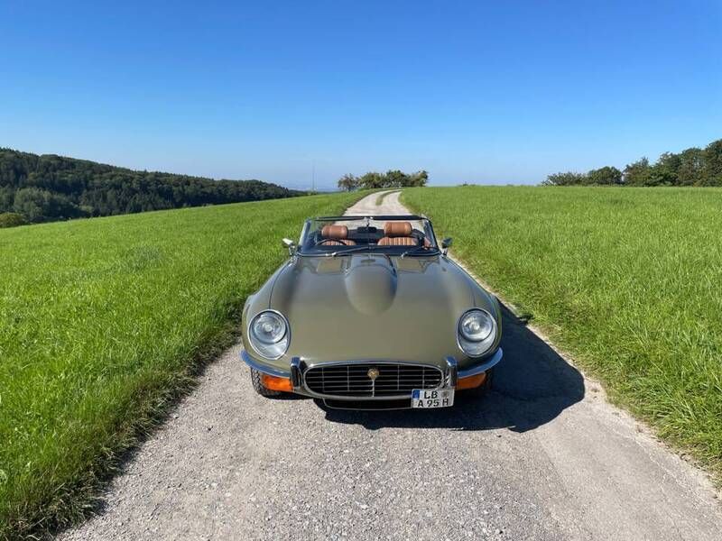 Grün Gebraucht 1973 Jaguar E-Type Cabrio | 75.500 € - Bild 1/4