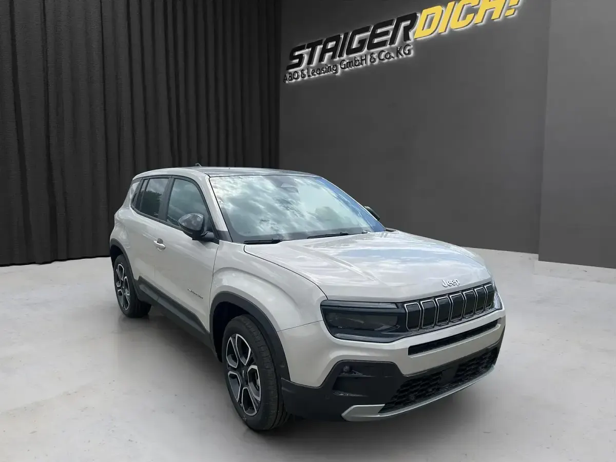Neu Jeep Avenger Summit 110 PS (80 kW) 2026 Gris stone SUV