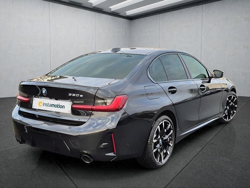Gebraucht BMW 330e 292 PS (214 kW) 2025 Schwarz Limousine