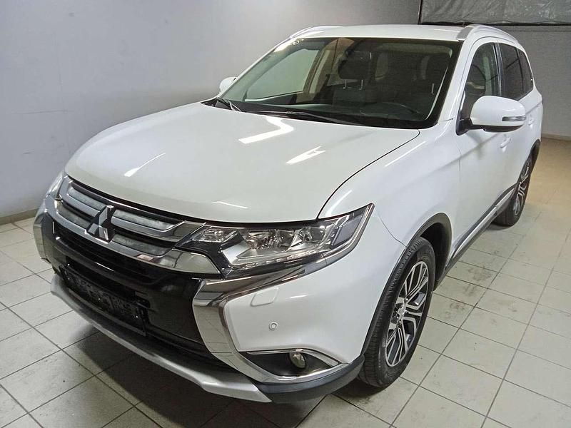 Weiß Gebraucht 2015 Mitsubishi Outlander Invite SUV | 12.700 € (Fairer Preis) - Bild 1/4