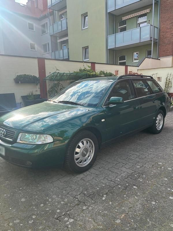 Gebraucht Audi A4 101 PS (74 kW) 1999 Grün Kombi