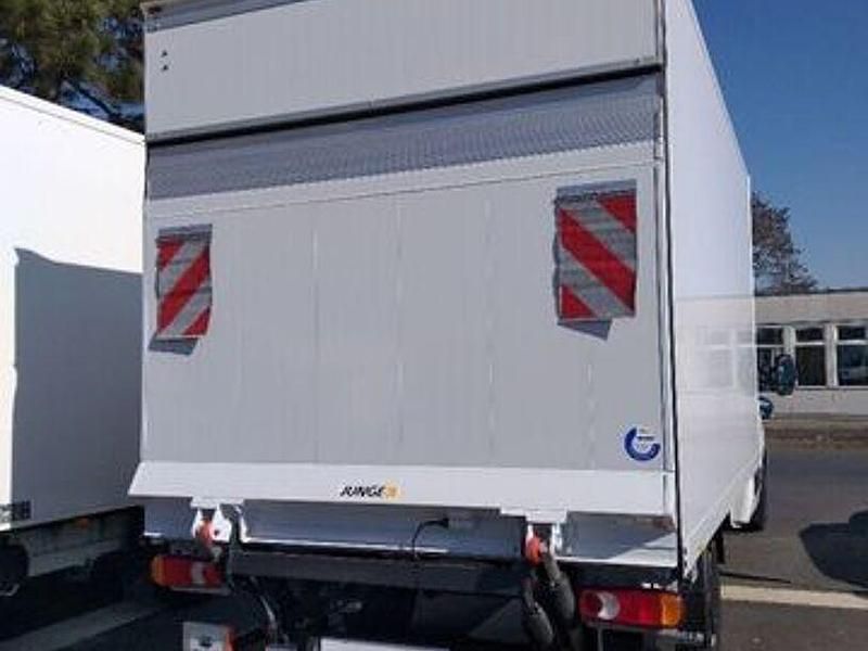 Second-hand Renault Master 163 CP (119 kW) 2023 Negru Van